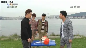 [유머] 게임중 폭행.gif